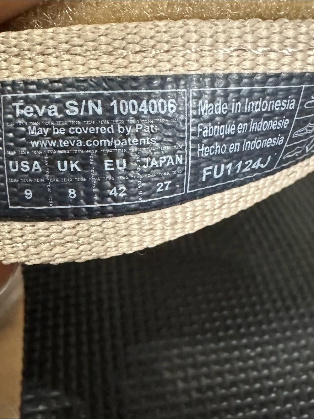 NEW Teva  Size 9 Flatform Universal Sandal